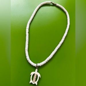 SEA TURTLE Hawaii souvenir necklace beachy tiki heishi shell bone charm